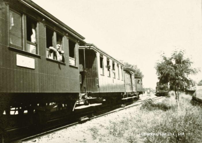 17- Trenle seyahat (İBB, Atatürk Kitaplığı, Albüm nr. 155)