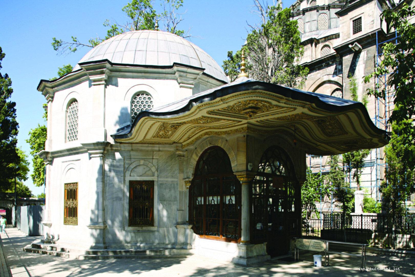 36- The outer view of Sultan Mehmed II’s tomb
