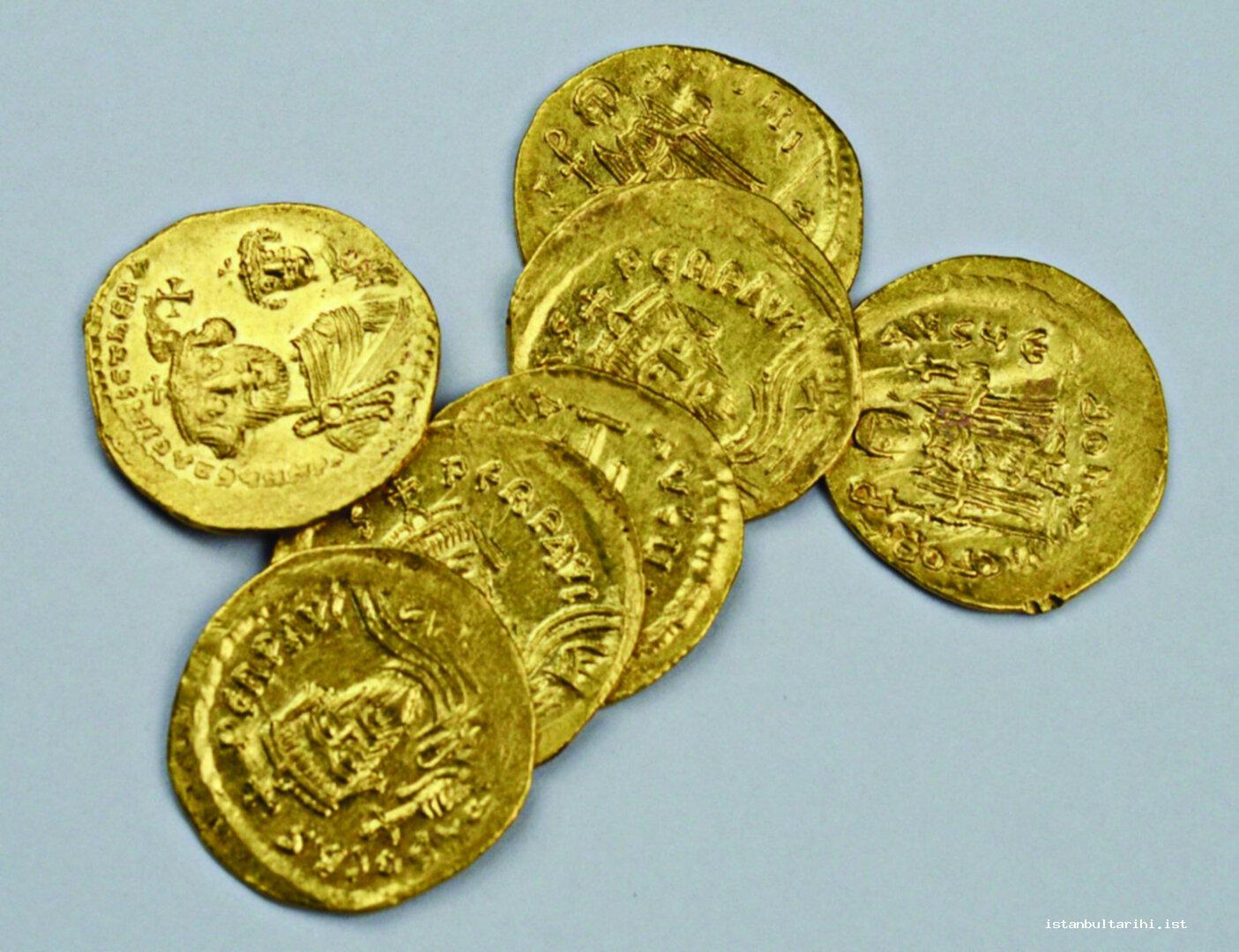 21- Gold coins of Emperor Fokas and old and young Herakleios    