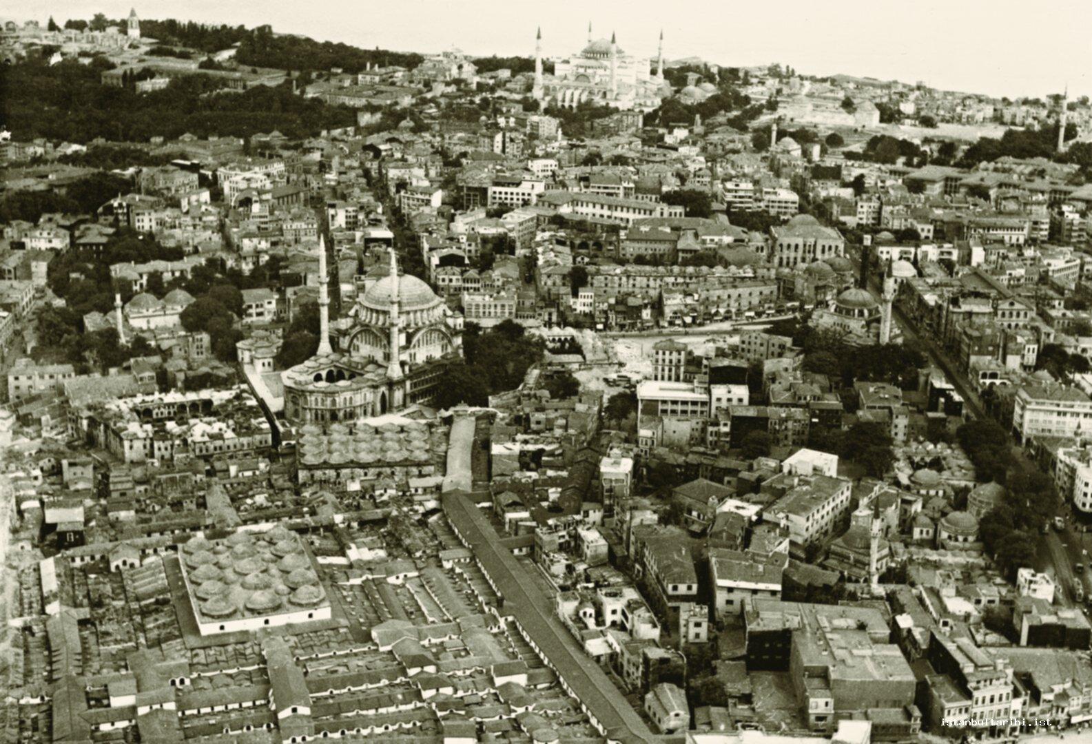 26- Grand Bazaar, Nuruosmaniye, Çemberlitaş (the Column of Constantine), and Ayasofya (Hagia Sopha) (Istanbul Metropolitan Municipality, Kültür A.Ş.)    
