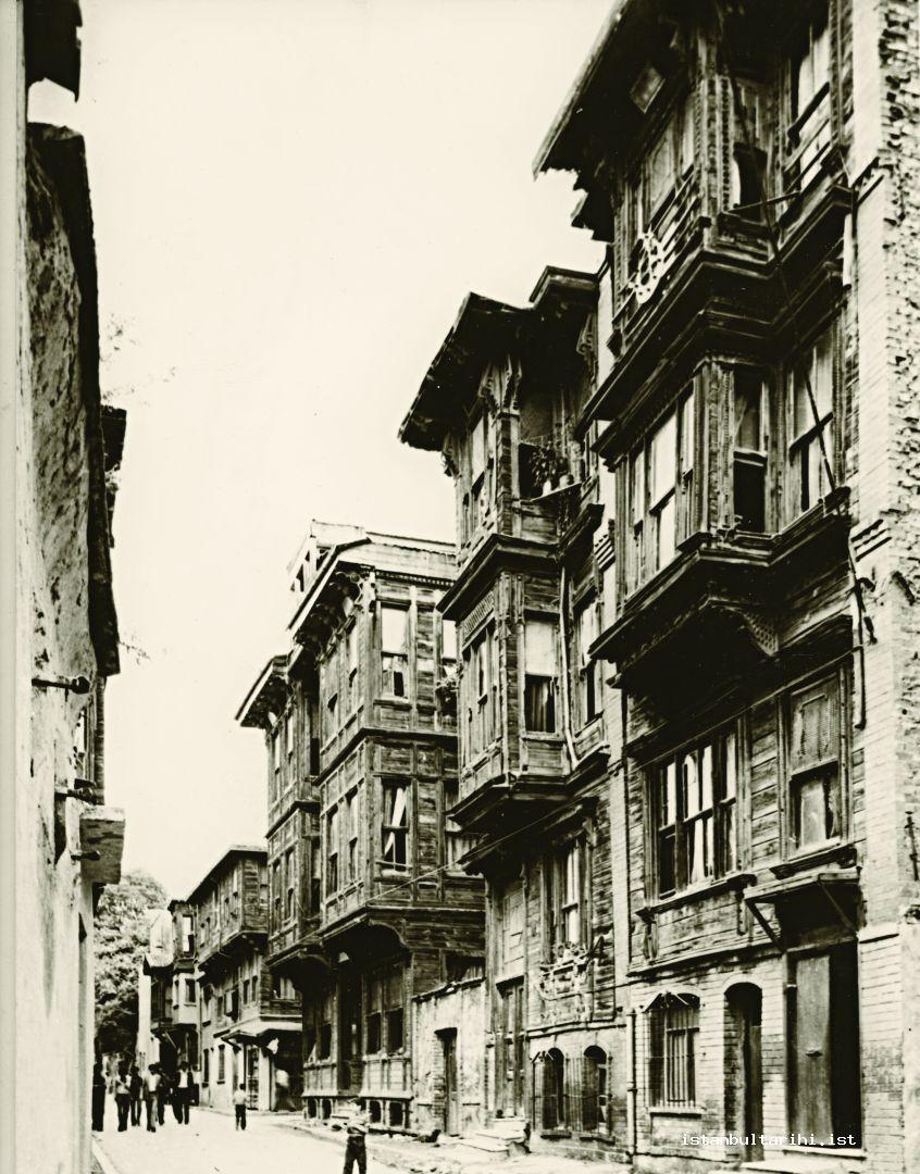 10- A street from the old Istanbul (Istanbul Metropolitan Municipality, Kültür A.Ş.)