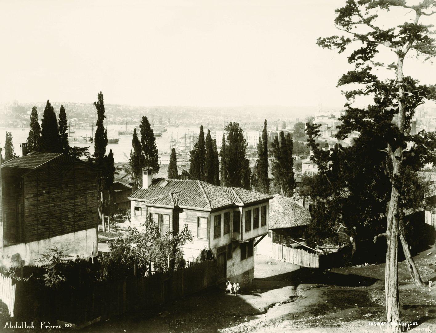 6- Kasımpaşa and Little Cemetery down from Tepebaşı (Yıldız Albums)