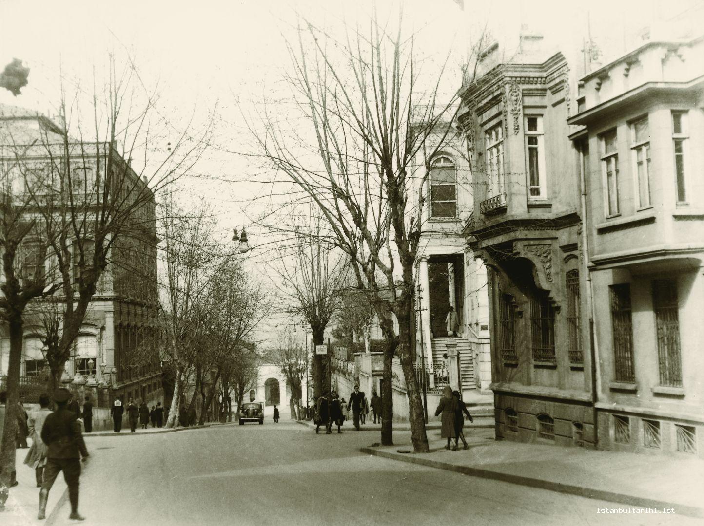 11- The slope going down from Cağaloğlu to Sirkeci which is currently called Ankara Street. Once journalists used to call it “Our Street” because it was the place where bookstores and publishers settled and journalists preferred it due to its proximity to Sublime Porte.