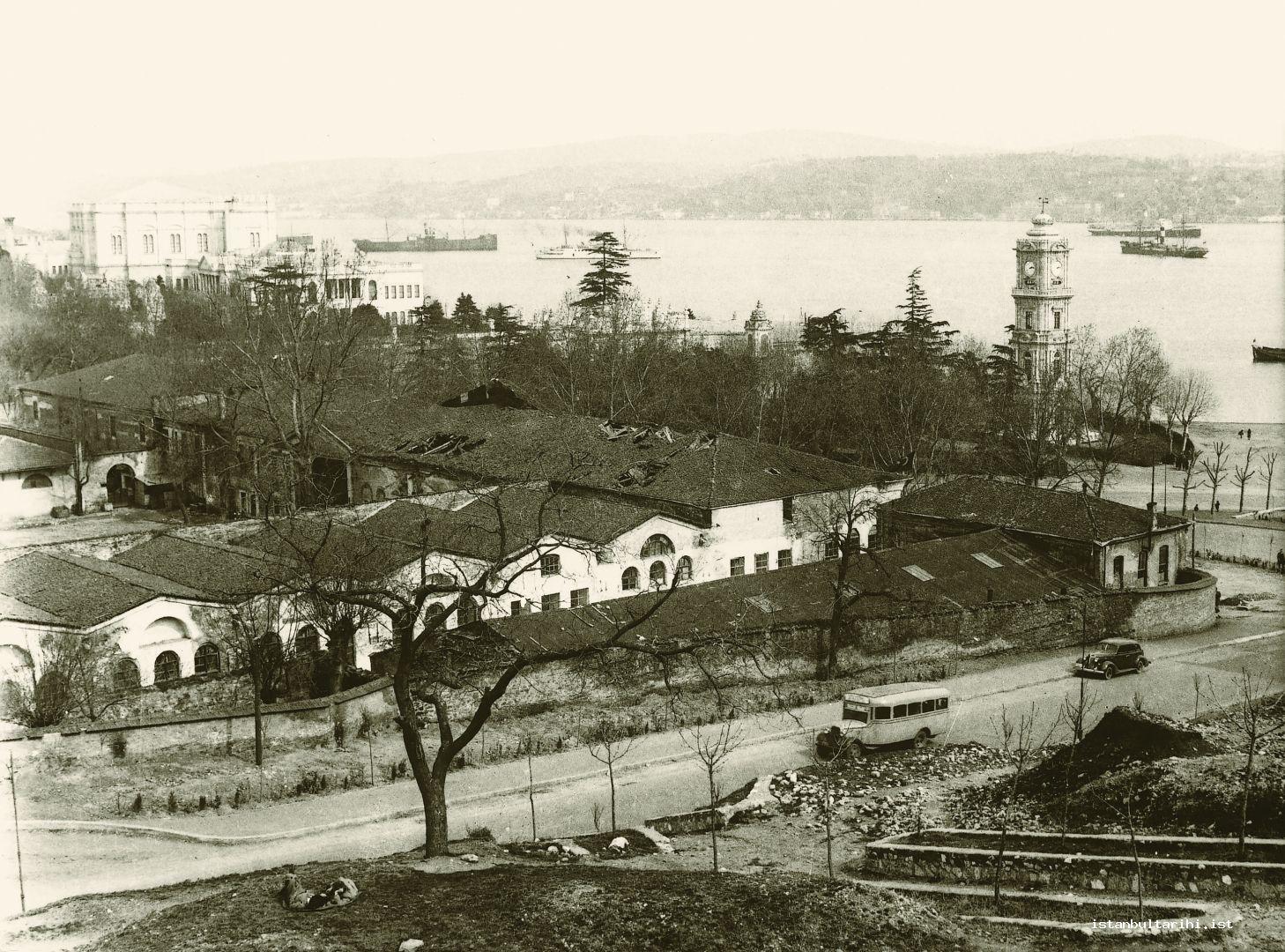 12- The stables of Dolmabahçe Palace and Imperial Theater were demolished during the period of National Chief İsmet İnönü and İnönü Stadium was built in its place.   Above is one of the rare pictures of imperial stables.