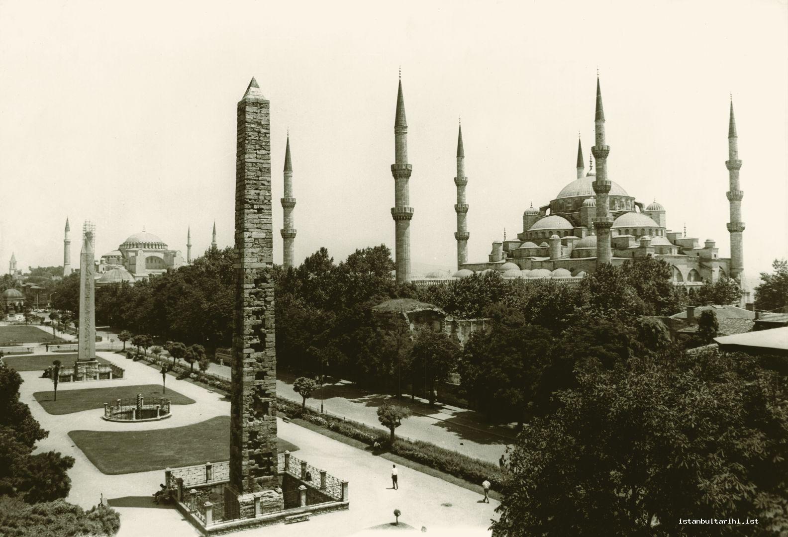 13- Sultanahmet Square in the early years of the Republic. Walled Obelisk, Serpent Column, and Obelisk of Theodosius. Sultanahmet (Blue) Mosque is on the right side and Ayasofya is in the back.