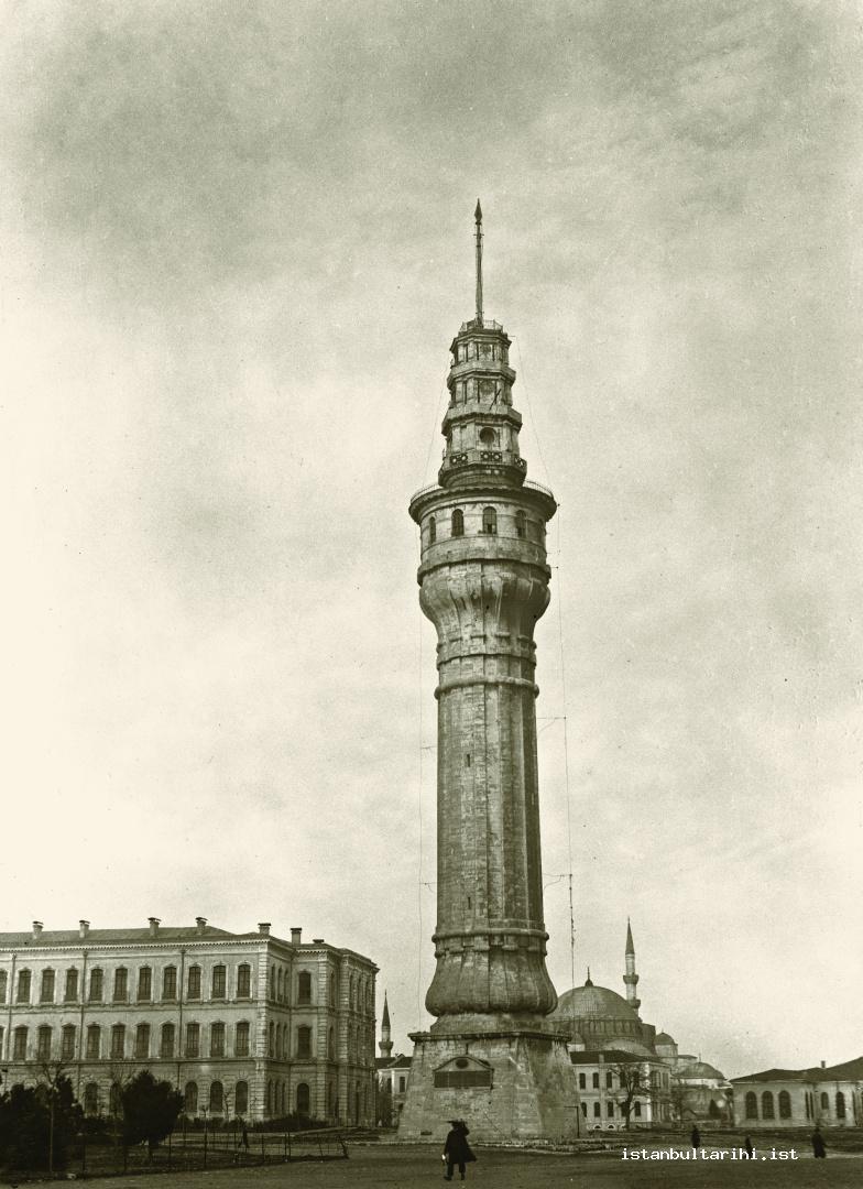 15- Beyazıt Fire Tower built by Sebekerim Balyan in the shape of a muzzle loading
    Ottoman cannon. The building of Ministry of War which is currently used by
    Istanbul University and Süleytmaniye Mosque are in the back