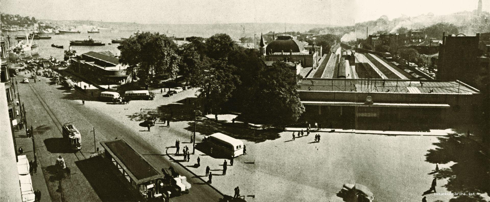 3- The view of Sirkeci Train Station Square in the early years of the Republic (<em>Cumhuriyet Devrinde İstanbul</em>)