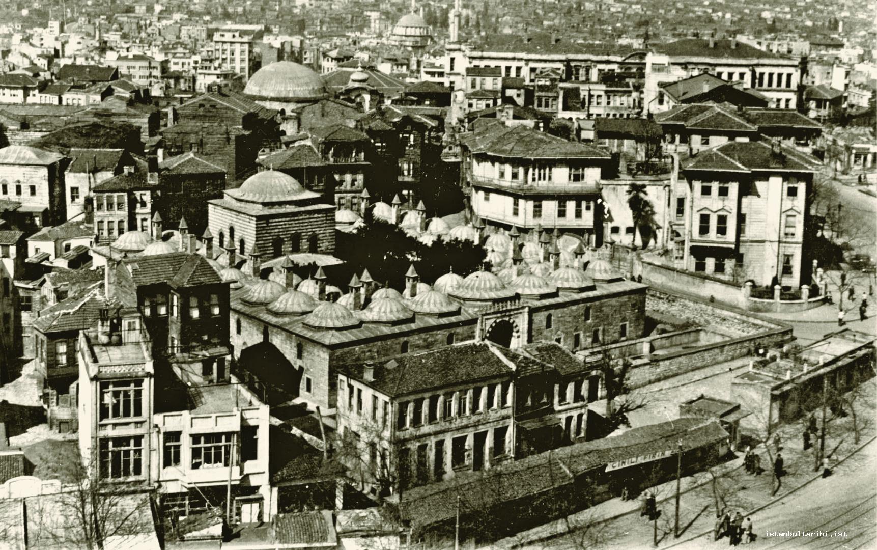 5- When Beyazıt Square was organized in 1940s, the structures around Beyazıd Madrasa were also cleaned up. The collection prepared for the Municipality Library in
    1924 was moved to this building in 1931. The library served in this buşlding from July 10, 1939 until 1981 when it was moved to its building in Taksim (Istanbul Metropolitan
    Municipality, The Archive of City Council)