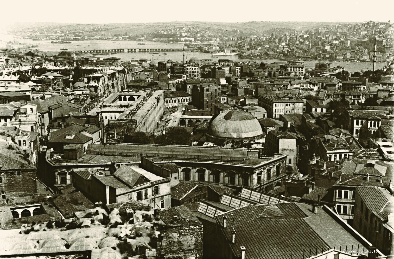 12- Nuruosmaniye Camii’nden Haliç’e bakış