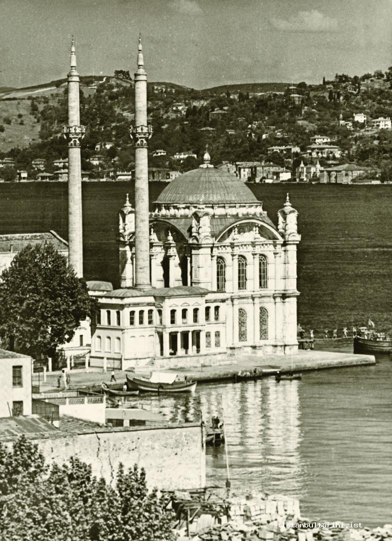 4- Ortaköy Mosque, which is known among public with this name. Its real name is Büyük Mecidiye Mosque.