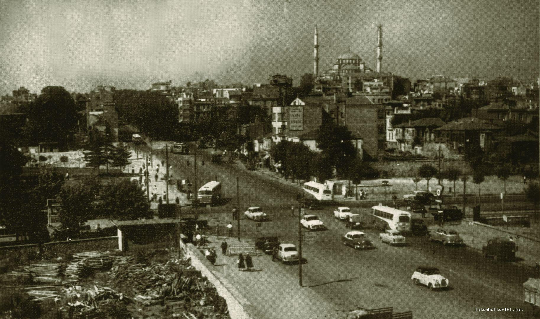 9- The view of Fatih from Şehzadebaşı (İstanbul’un Kitabı)
