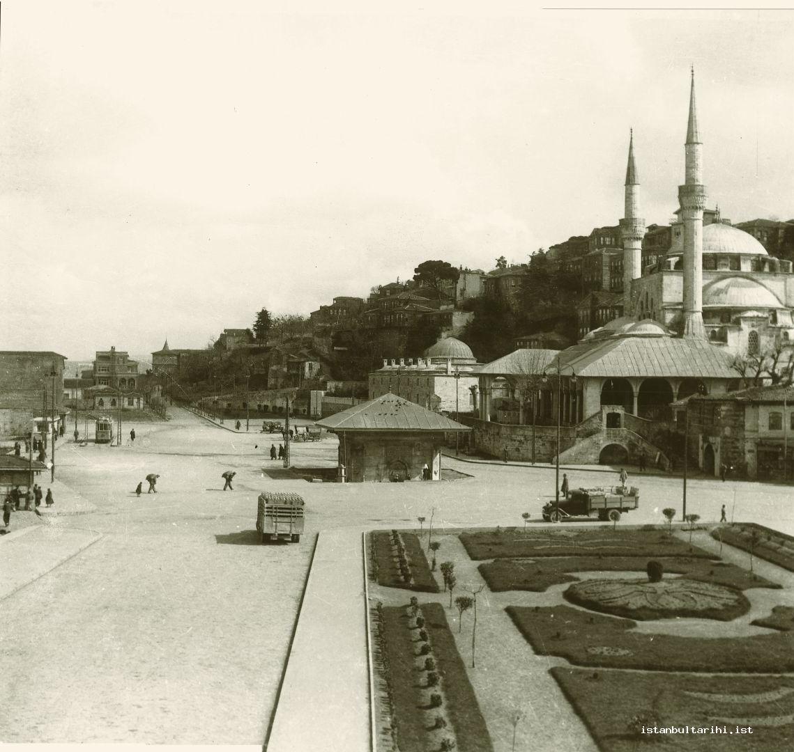 15- Üsküdar Square, Mihrimah Sultan Complex (Kulliyah) and the Fountain of Sultan Ahmet III    