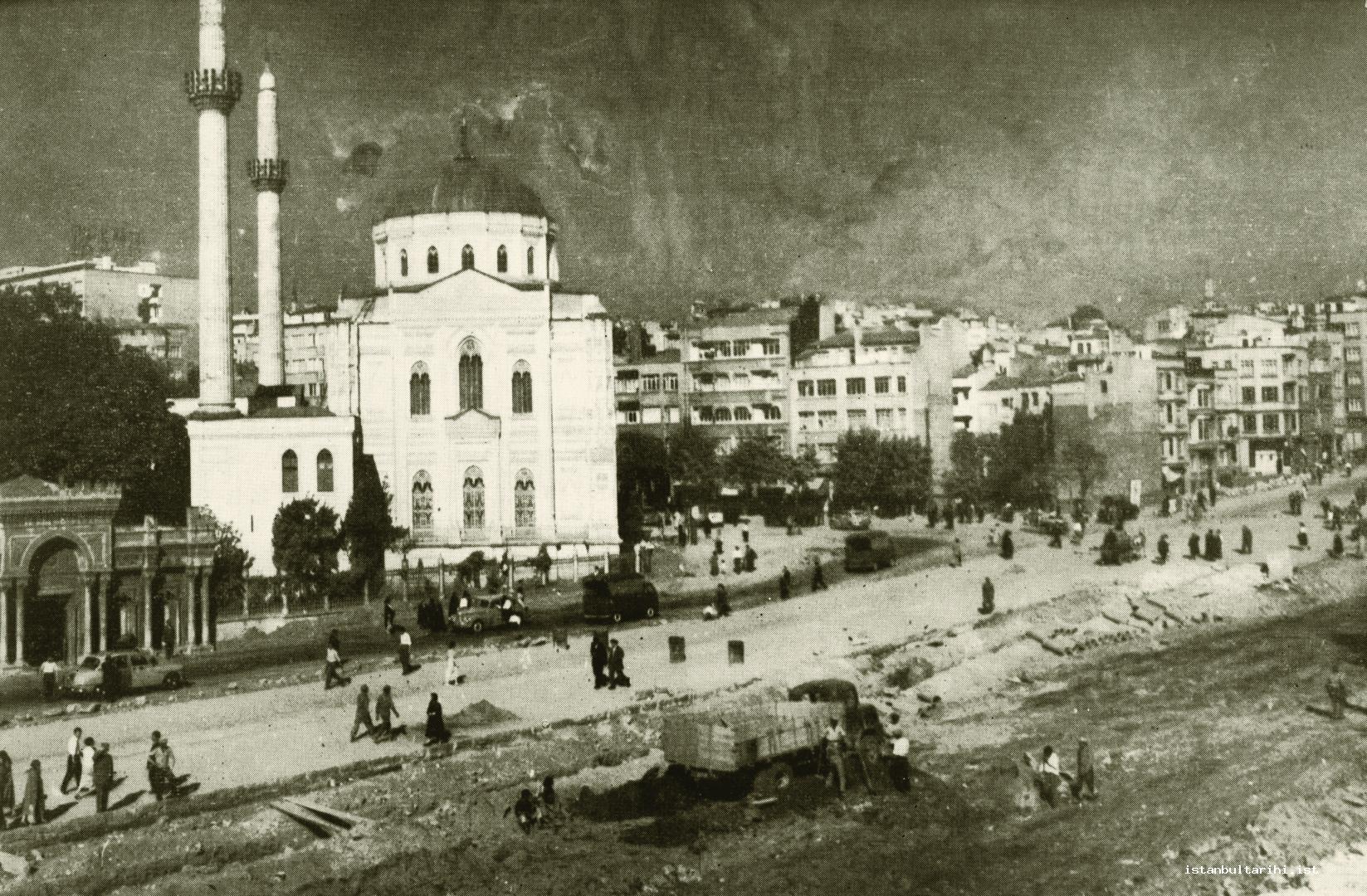 8- Aksaray Square during the works of development of the period of Democrat Party ruling (İstanbul’un Kitabı)