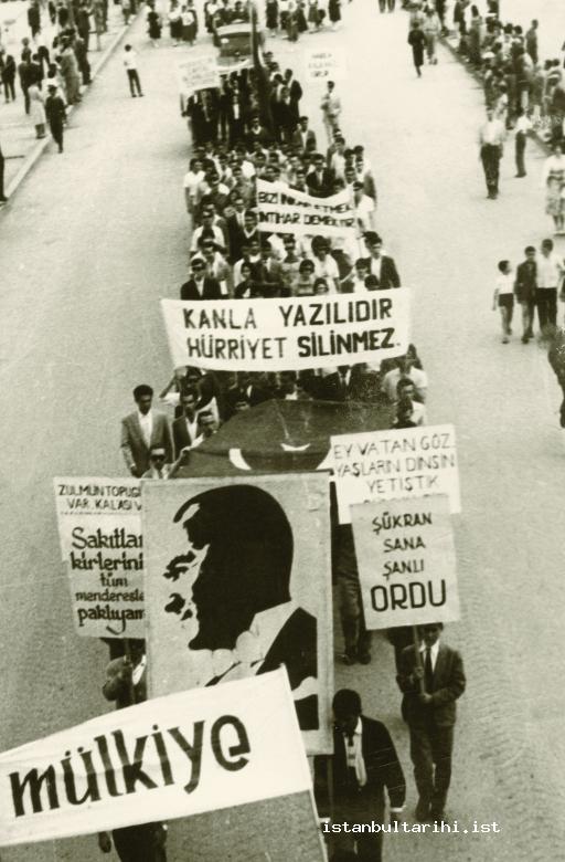 14- A demonstration in Istanbul before May 27 (from the archives of Yusuf Çağlar)