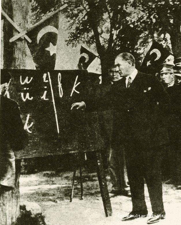 8- Ataturk’s proclamation of Alphabet Reform and the first class in Gülhane Park