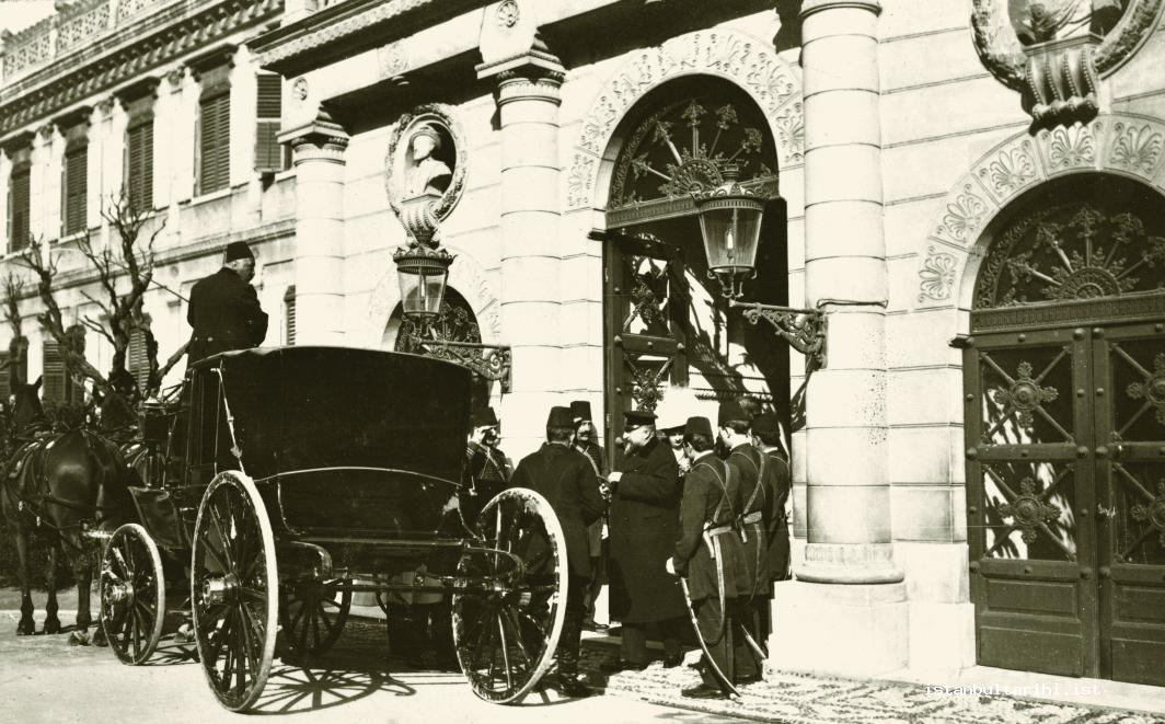 21- A scene from Bulgarian King Ferdinand’s visit to Istanbul in 1910 (Istanbul Metropolitan Municipality, Atatürk Library)