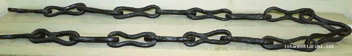 10- A piece from the chain drawn along the entrance of the Golden Horn by Byzantines in order to prevent the conquest of Istanbul (Istanbul Archeology Museum)