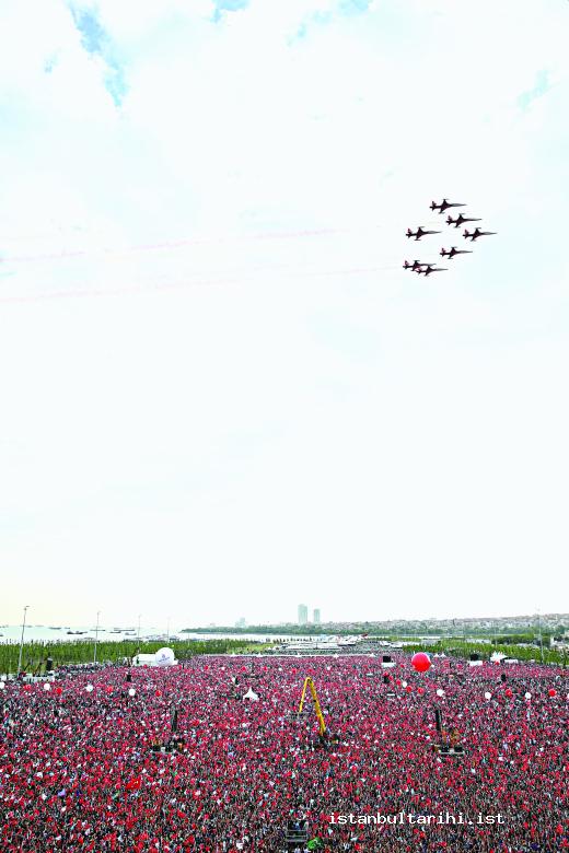 31b- The first in the history of the celebrations of the conquest: 562<sup>nd</sup> anniversary of the conquest was celebrated by the highest official attendance (30 May 2015). Scenes from the celebrations organized by Istanbul Metropolitan Municipality, Istanbul governorship, and T. R. Presidency and realized with the attendance of Prime Minister, Chairperson of the Parliament, and the President of Turkey (Istanbul Metropolitan Municipality)