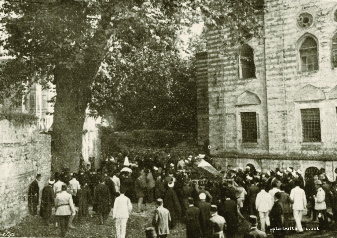 12- The transfer of Alemdar Mustafa Paşa’s grave to the graveyard of Zeynep
    Sultan Mosque