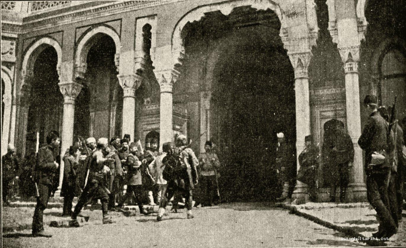 36- The Action Army in the streets of Istanbul, a. Niyazi Bey in Taksim barracks (<em>Resimli Kitap</em>)