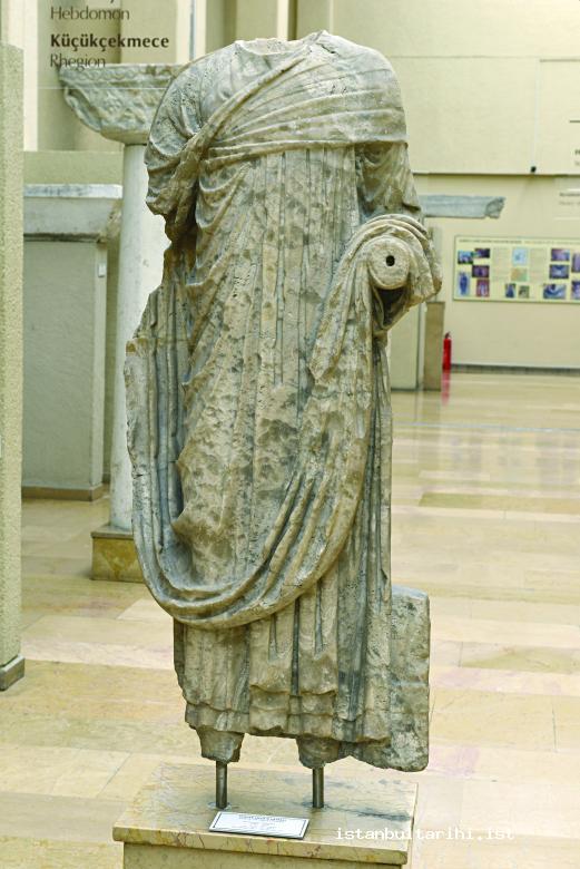 3- A 5<sup>th</sup> century statue of a high government of official found in the Laleli excavations (Istanbul Archeology Museum)