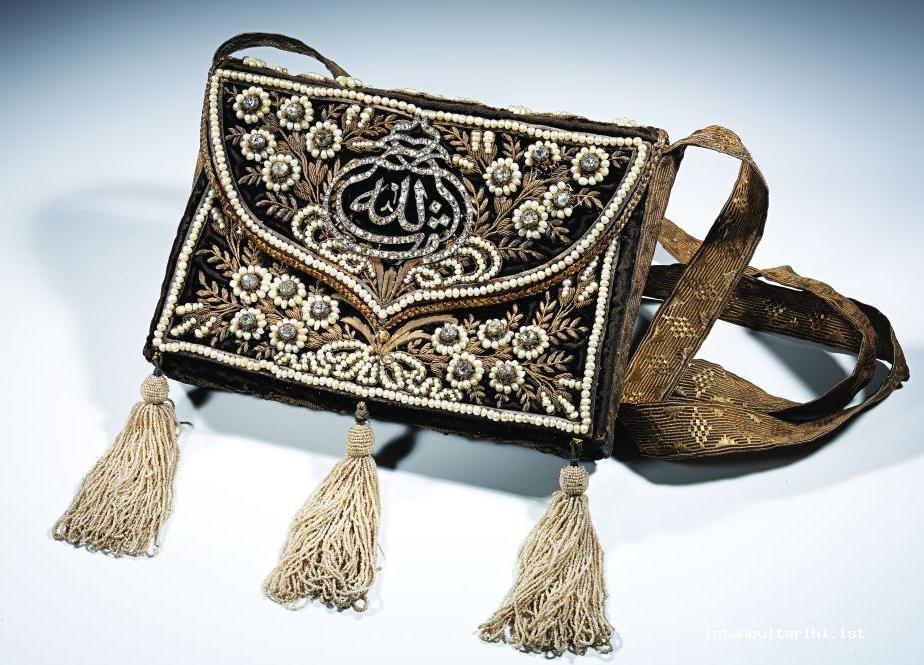 25- The case for the Qur’an prepared as part of the cradle set of Şehzade Mahmud Celaleddin (Topkapı Palace Museum, no. 2/269)