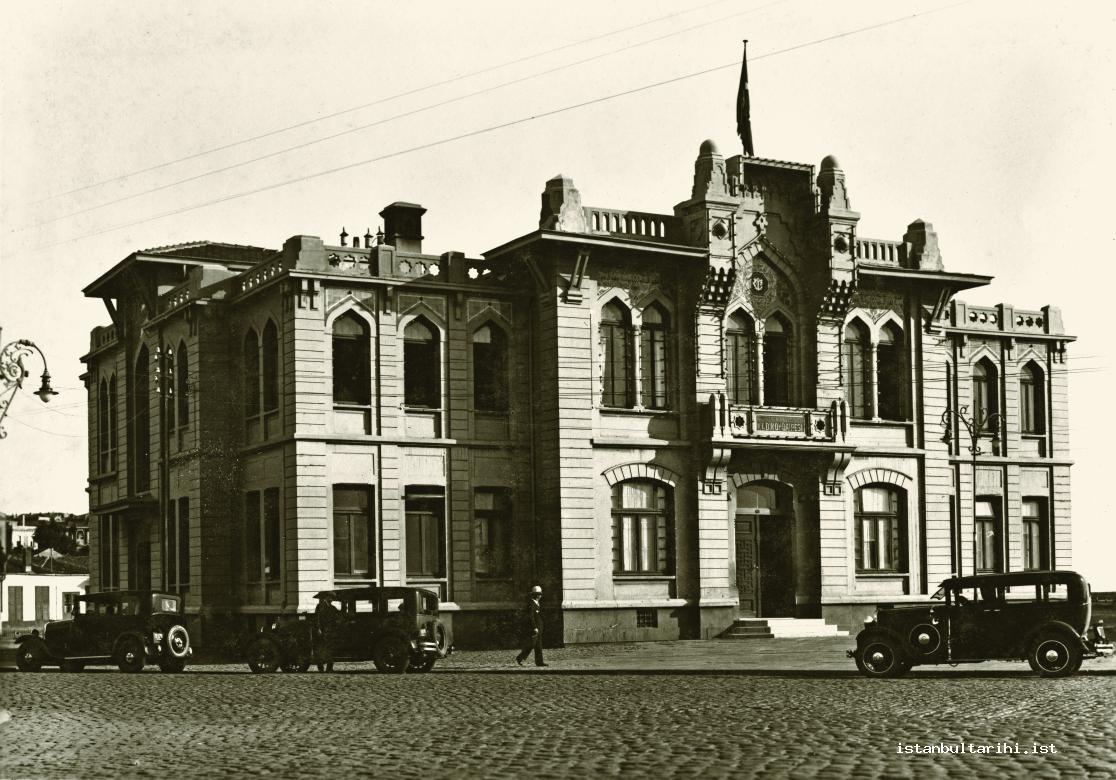 10- Kadıköy office of Istanbul Prefecture (Istanbul Metropolitan Municipality, Atatürk Library)