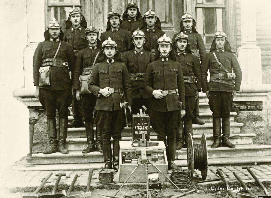 13- Fire department destruction platoon established in 1929 (Istanbul Metropolitan Municipality,Album no. 468)
