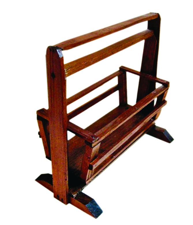 2- Swinging cradle manufactured in Eyüp (beginning of 20<sup>th</sup> century, Istanbul Metropolitan Municipality City Museum)