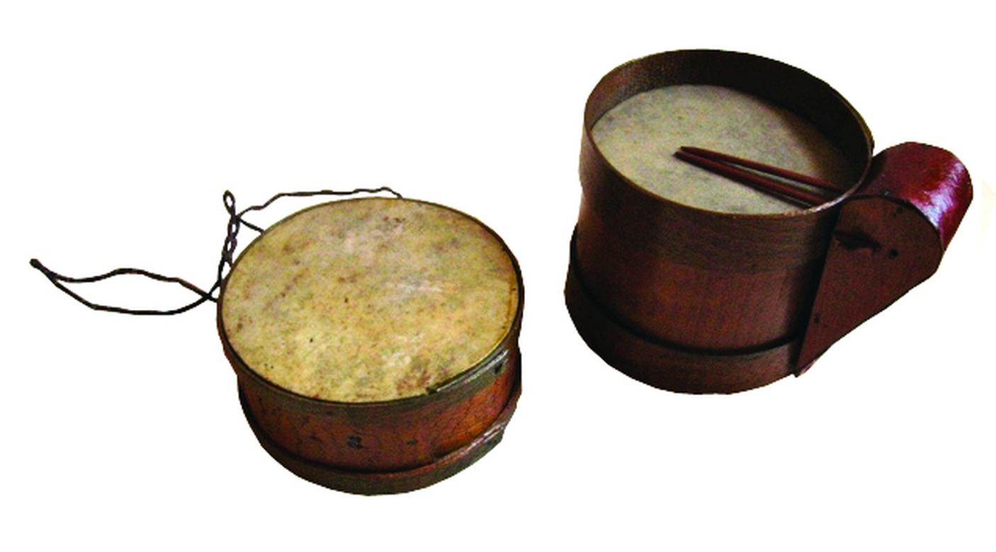 5- A drum and a trumpet manufactured in Eyüp (beginning of 20<sup>th</sup> century, Istanbul Metropolitan Municipality City Museum)