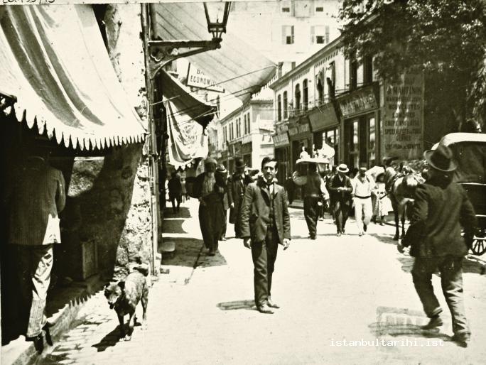 11- A street in Beyoğlu district (Istanbul Metropolitan Municipality, Atatürk Library, Album no. 159)