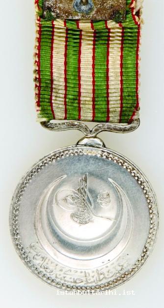 1b- The front and back of the medallion awarded to those who served in 1894 Earthquake (BOA TŞH, no. 394)