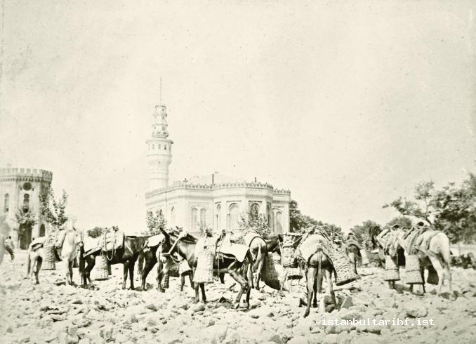 12- The works of removing the debris in front of the Ministry of War after 1894 Earthquake (Istanbul Metropolitan Municipality, Atatürk Library, Album no. 184)