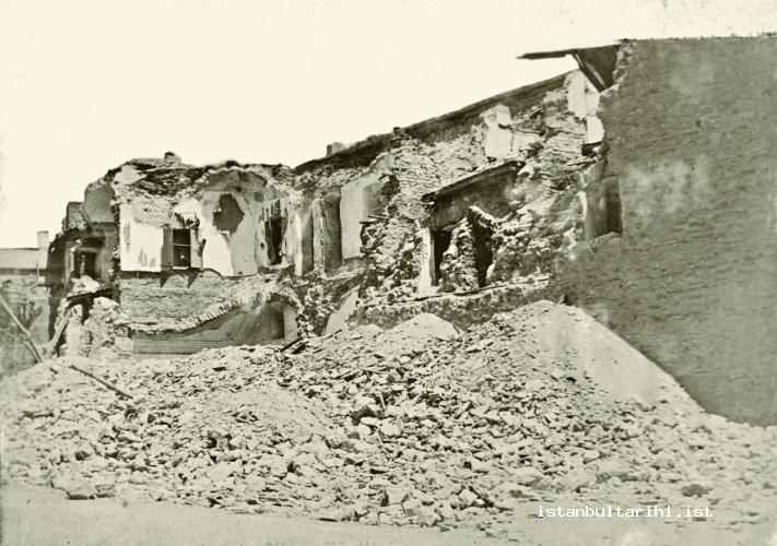 7- Süleyman Paşa Han almost all of which was destroyed in 1894 Eartquake (Istanbul Metropolitan Municipality, Atatürk Library, Album no. 184)