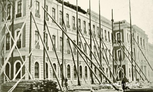 9- The efforts of restoring the building of Administrative Affairs of the State whichwas destroyed in 1894 Earthquake (Istanbul Metropolitan Municipality, Atatürk Library, Album no. 184)