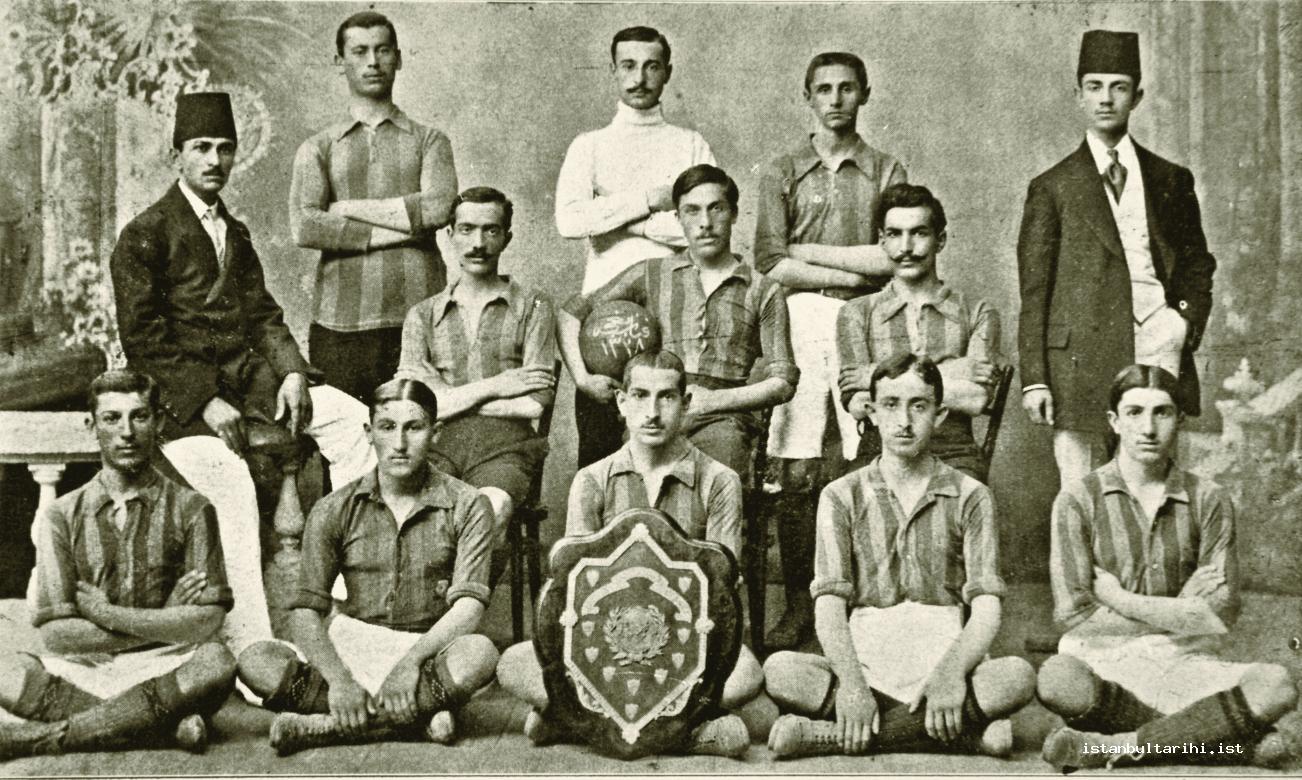 23- Fenerbahçe football team that was the champion of 1911-1912 season (Şehbal)