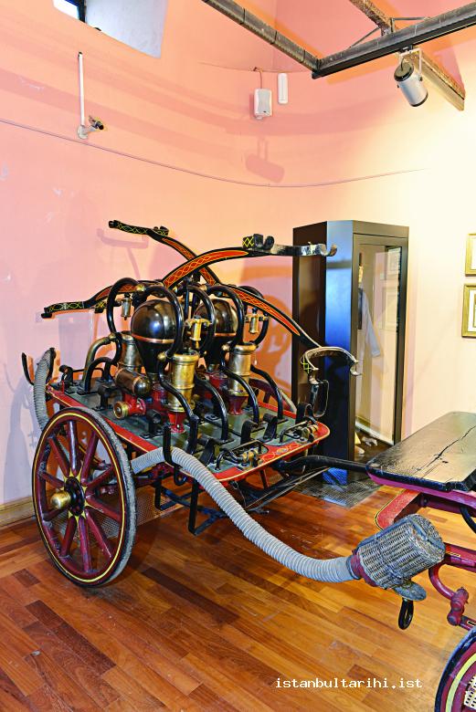2- A pump with air pressure tank (Istanbul Metropolitan Municipality, Fire Department Museum)