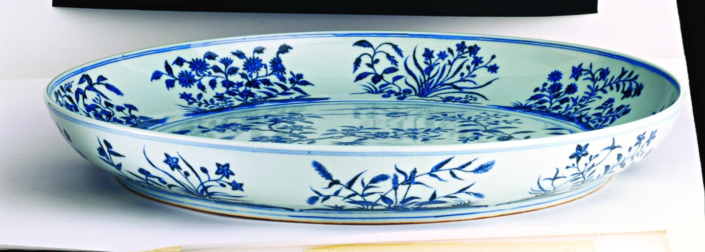 19- A porcelain plate