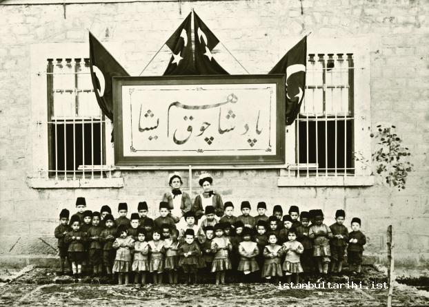 6- Orphans in Darülaceze (Istanbul Metropolitan Municipality, Atatürk Library, Album no. 66)