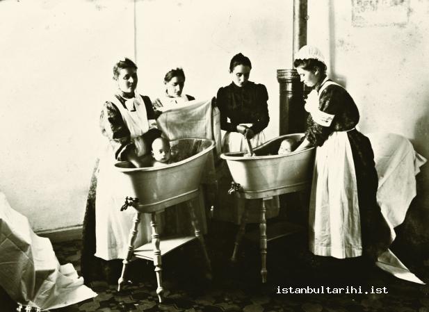7- Giving a bath to the orphans in Darülaceze (Istanbul Metropolitan Municipality, Atatürk Library, Album no. 66)