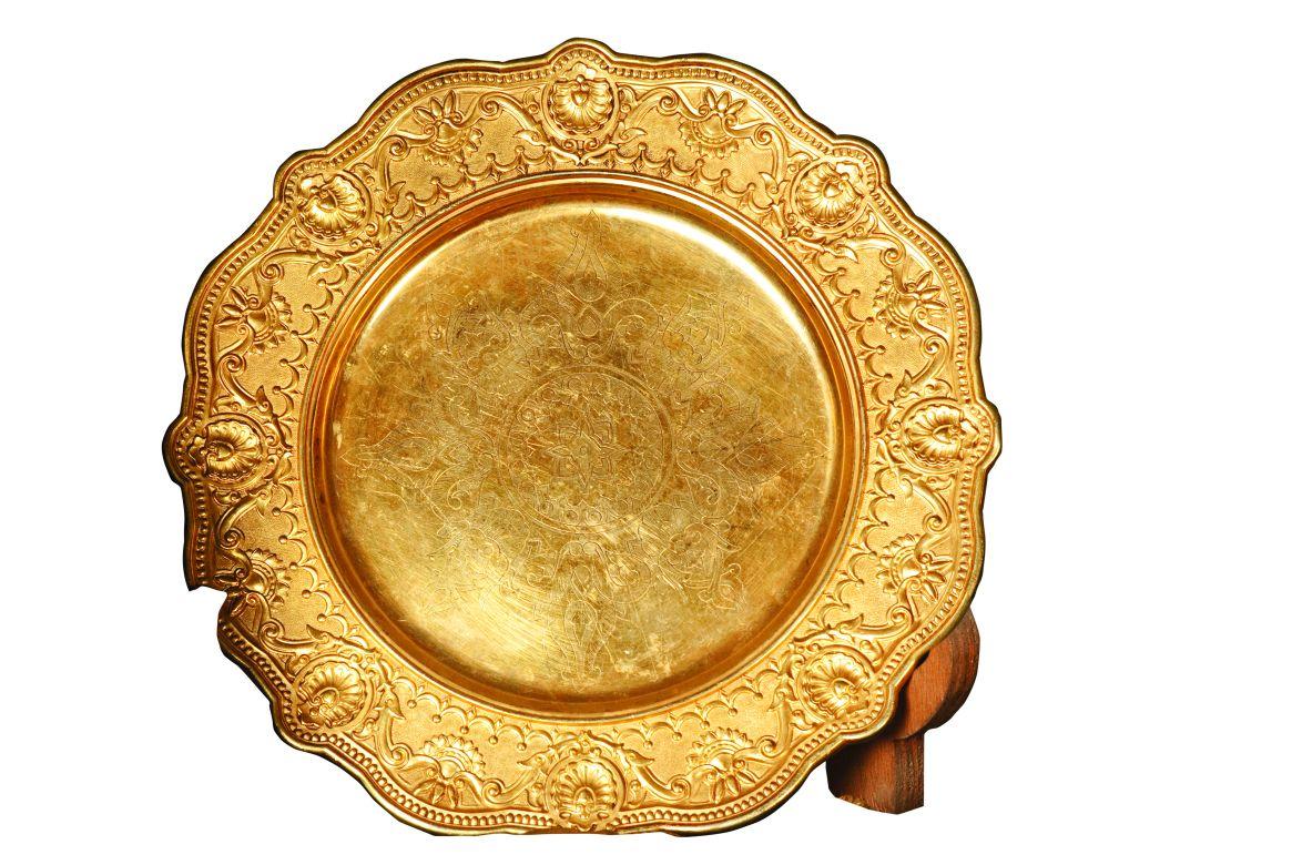 8- A plate used in the palace (Archives of National Palaces)