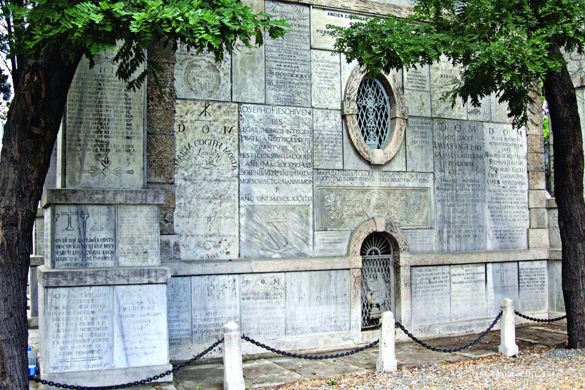1- The special place built from gravestones to keep bones in it. Willem Quackelbeen’s grave stone is placed in the middle of the plastro, i.e. the foot of the wall, on the left (Pangaltı Latin Catholic Cemetery)