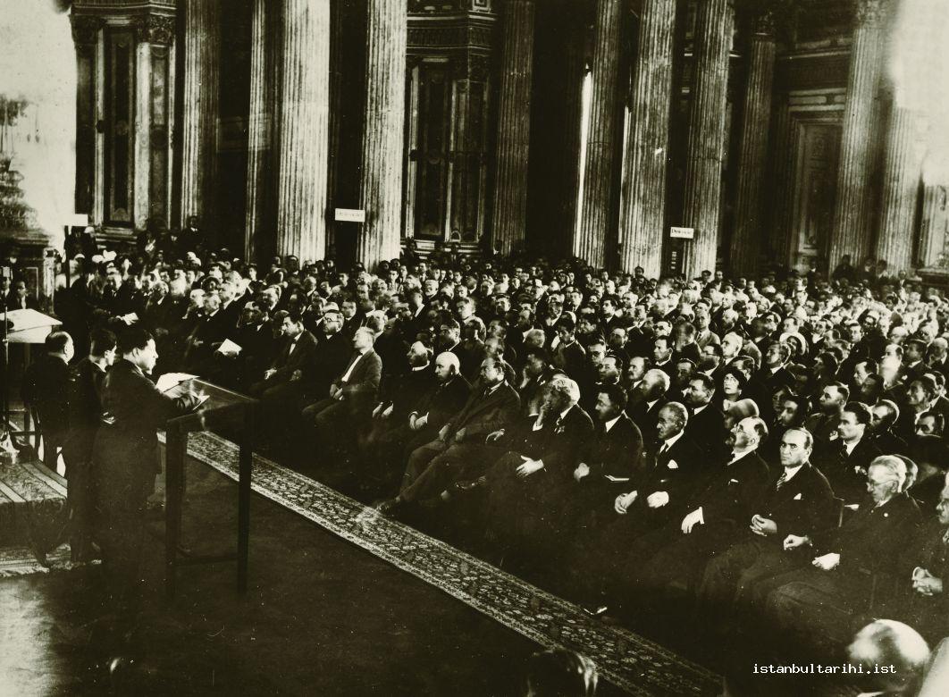 2- The ceremony organized in Dolmabahçe Palace on the occasion of the recitation of adhan in Turkish (Istanbul Metropolitan Municipality, Atatürk Library)
