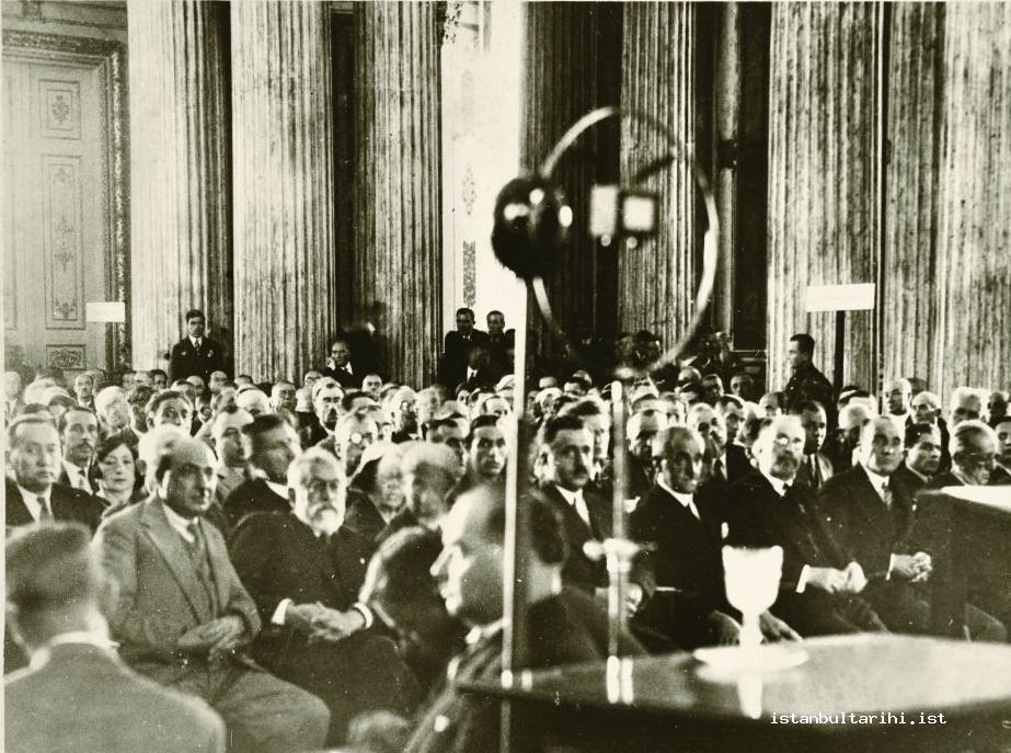 3- The ceremony organized in Dolmabahçe Palace on the occasion of the recitation of the Qur’an and adhan in Turkish (Istanbul Metropolitan Municipality, Atatürk Library)