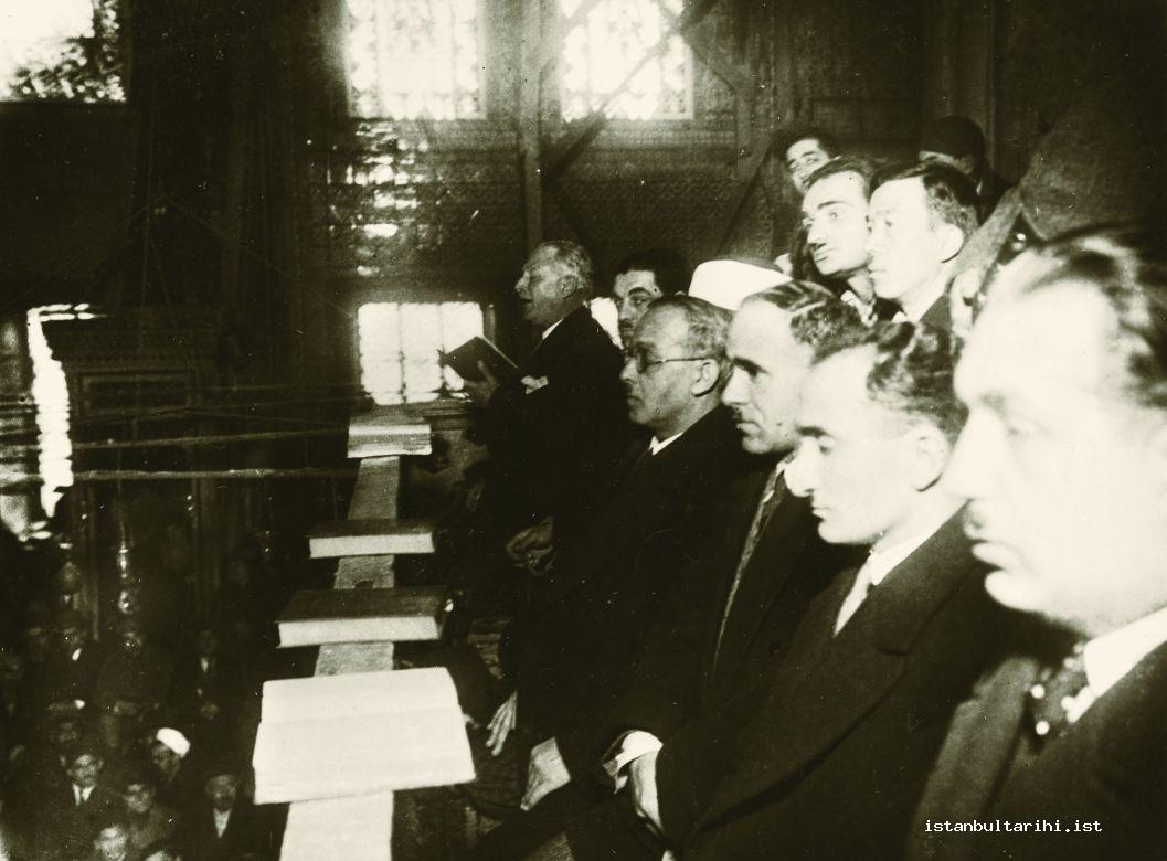 4- Famous muezzins and hafizs of the time while reciting the Qur’an in Turkish (Istanbul Metropolitan Municipality, Atatürk Library)