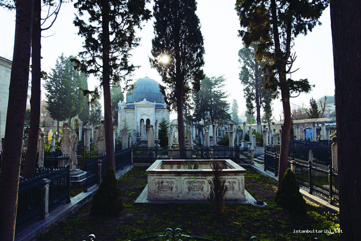 16- The fenced graveyard of Fatih Mosque