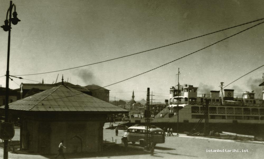 2- The ferryboat to at Üsküdar pier (Istanbul Metropolitan Municipality, Atatürk Library)