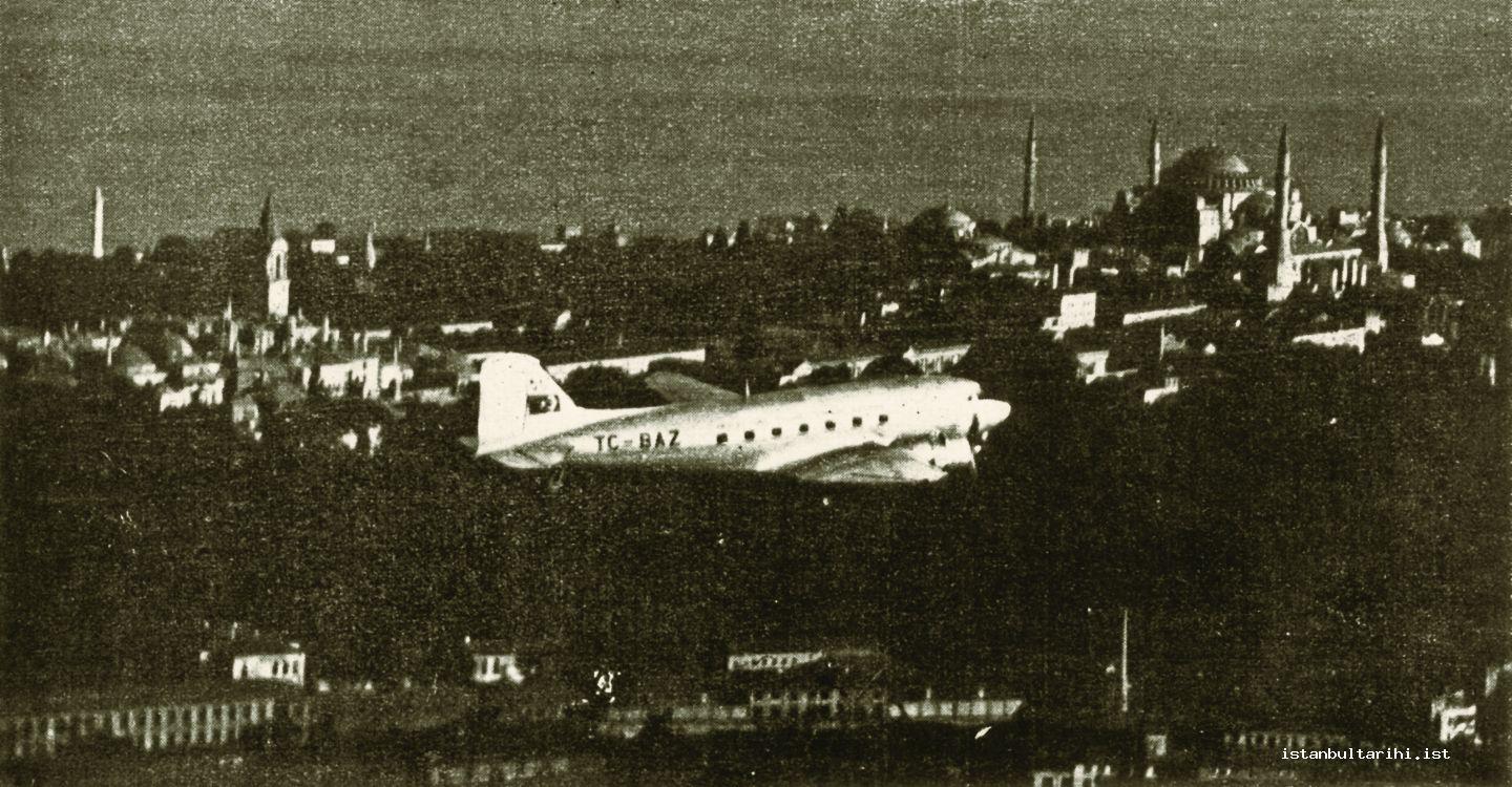 20- A plane from Turkish Airlines is in Istanbul air in 1950s (<em>İstanbul’un Kitabı</em>)