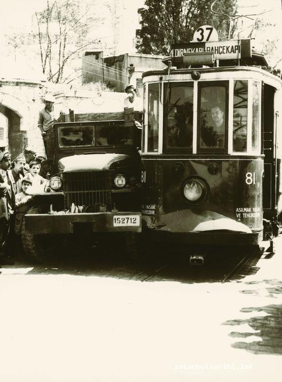 8- An accident on the tram line between Edirnekapı and Bahçekapı (Istanbul Metropolitan Municipality, Kültür A.Ş.)