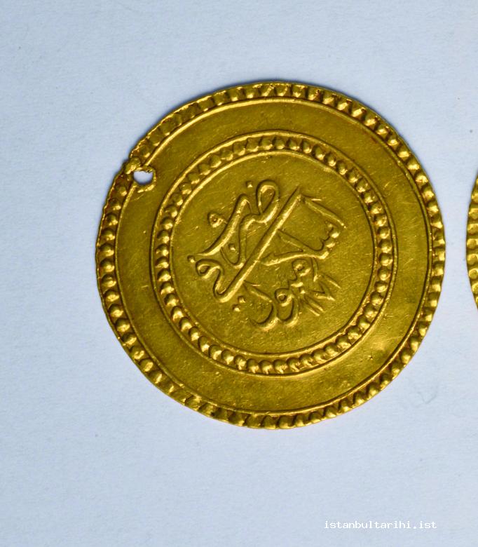 4- Gold coins minted at Imperial Mint during the period of Sultan Mustafa III with the inscription “minted in ‘Islambol’” (Istanbul Archeology Museum, Coins Section)
